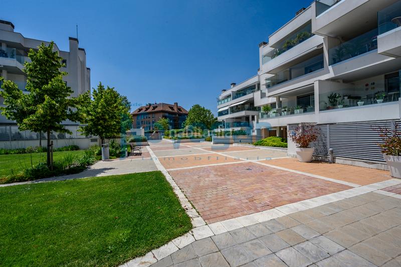 Foto 8c95daca-bd1e-4655-9ed5-fa0828490fb2. Appartamento con riscaldamento parcheggio piscina in Boadilla del Monte