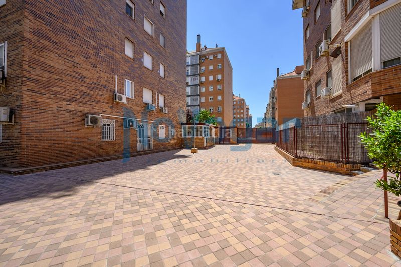 Foto 0a15c91c-3a56-49b8-8d49-e3b6005410fc. Pis a calle de berrocal 3 a Butarque Madrid