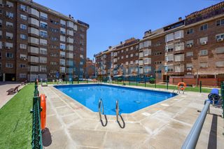 Appartement  Calle de berrocal 3. Piso en butarque