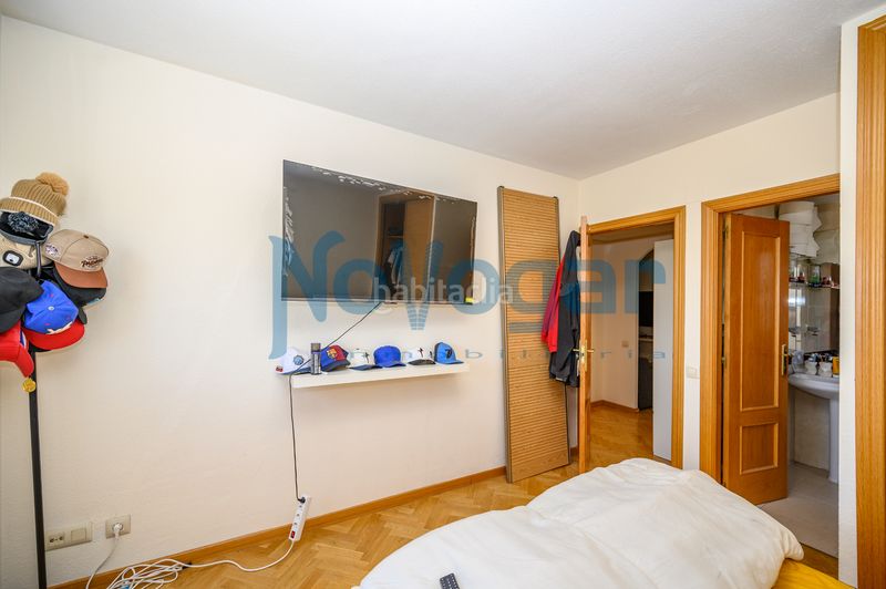 Foto 42040cfa-4685-435d-9dd2-594a89e4cd4d. Pis a calle de berrocal 3 a Butarque Madrid
