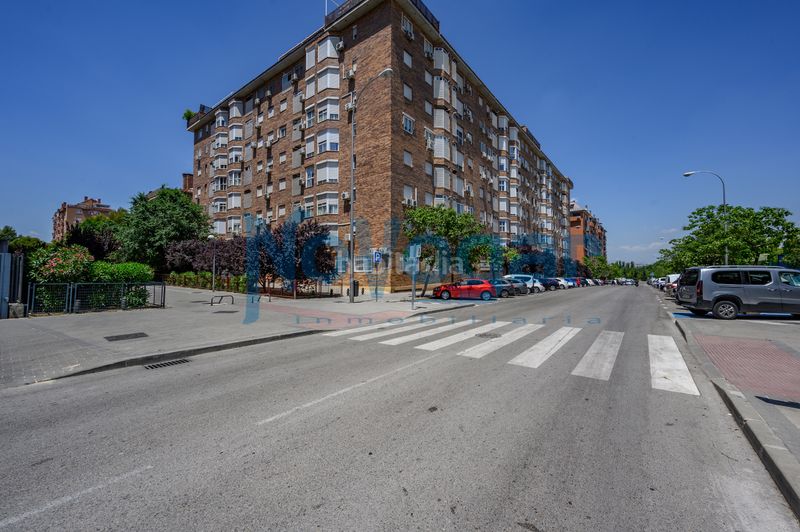 Foto ac546b9f-ad4e-44e4-bce3-73df2fec6b4a. Pis a calle de berrocal 3 a Butarque Madrid