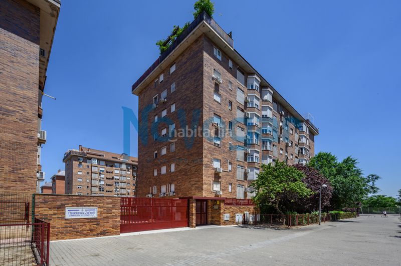Foto f55b04ce-58cb-4d98-82c2-33a1a5023bf8. Pis a calle de berrocal 3 a Butarque Madrid