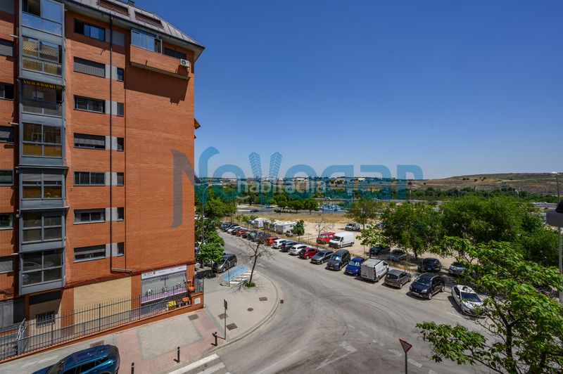 Foto fa2aa2b4-ef97-4259-85ba-c0f8329bd43d. Pis a calle de berrocal 3 a Butarque Madrid