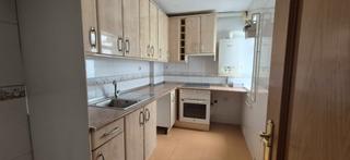 Pis a Pintores-Ferial. Inmo 3 vende piso de 2 dormitorios en parla con ascensor, zona f