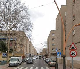 Appartement à Reyes. Inmo 3 vende piso de 3 dormitorios en parla, zona reyes.