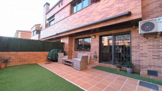 Maison jumele  Calle grecia. Chalet adosado en urbanizacion cerrada con piscina y 2 plazas de