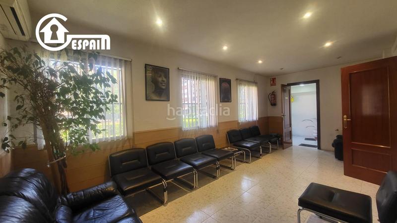 Foto b66f4549-e398-4764-874e-8a3f0db5aeeb. Piso  de esquina en parque europa,las aguilas, en Madrid