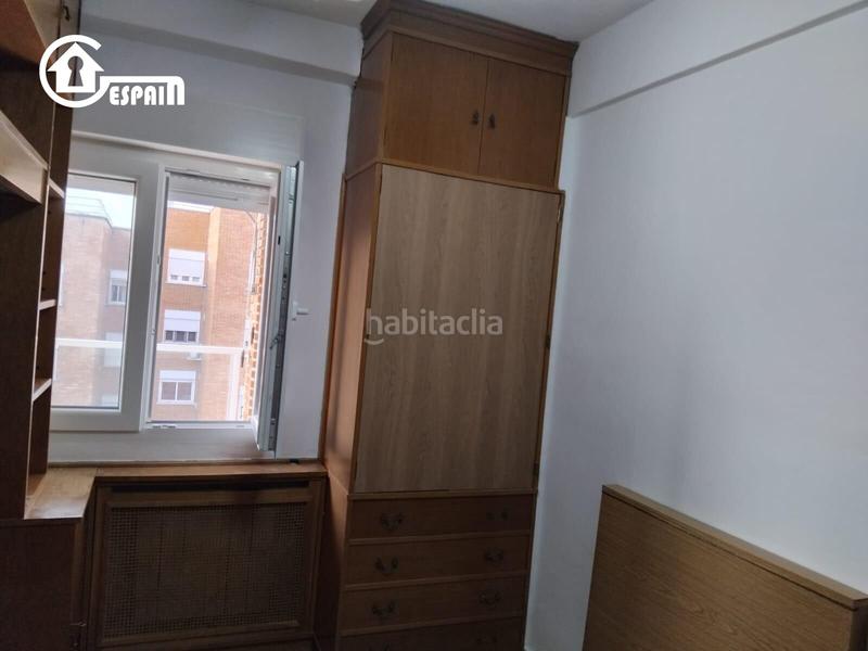 Foto 58a0080f-7326-4b64-bc2c-a410358bf9fe. Alquiler piso gespain campamento Aluche alquila piso en urbanizacion en Madrid