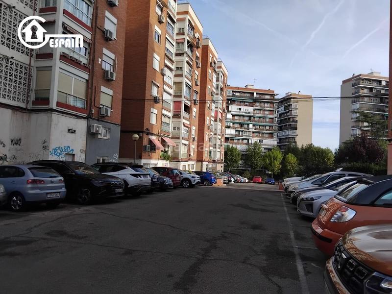 Foto b9ad4a9c-c794-4559-9a72-26e9b6cb01a5. Alquiler piso gespain campamento Aluche alquila piso en urbanizacion en Madrid