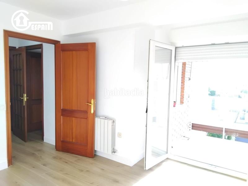 Foto cfbe79d0-889b-4bec-a936-fcd3b47d39d4. Alquiler piso gespain campamento Aluche alquila piso en urbanizacion en Madrid