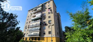 Pis  Calle osa de la vega. 6ª planta con ascensor, con terraza, 3 dormitorios y un baño.
