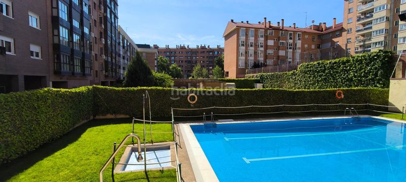 Foto 15cb4b62-7c0d-475b-b83a-ce5e0f19be96. Dúplex amb calefacció aparcament piscina a Costillares Madrid