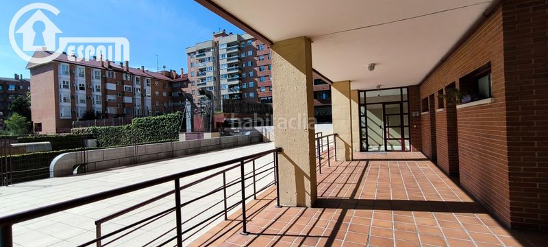 Foto 72168a49-8184-4204-857f-b8a605a3294e. Dúplex amb calefacció aparcament piscina a Costillares Madrid
