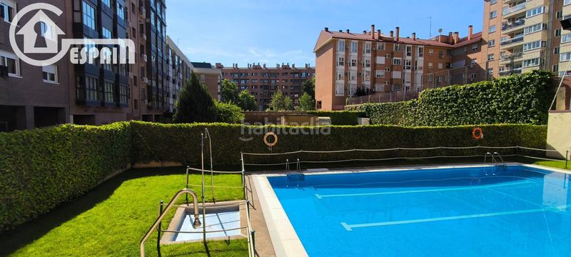 Foto bdf71f17-f79c-4c4b-824f-e4550735b861. Dúplex amb calefacció aparcament piscina a Costillares Madrid