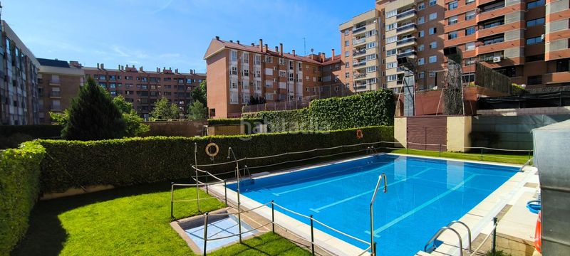 Foto c4cf3184-ce0e-420a-8aa5-3f8264f97140. Dúplex amb calefacció aparcament piscina a Costillares Madrid
