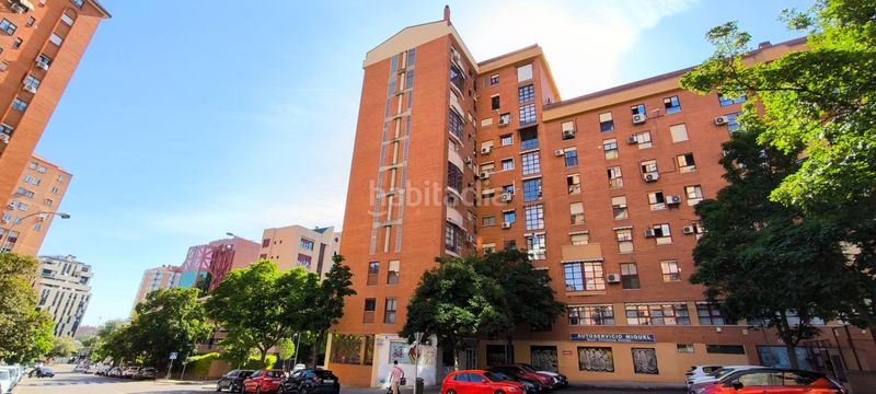 Foto d44f2f5c-1023-487c-8ae8-c7a5df88ef82. Dúplex amb calefacció aparcament piscina a Costillares Madrid
