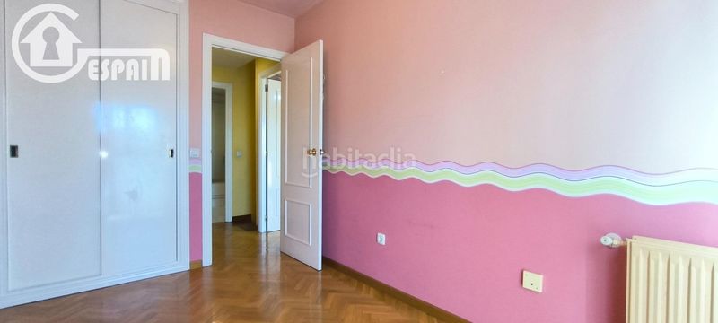 Foto d55dffd8-9375-4a9c-b3cb-35375f9f7075. Dúplex amb calefacció aparcament piscina a Costillares Madrid