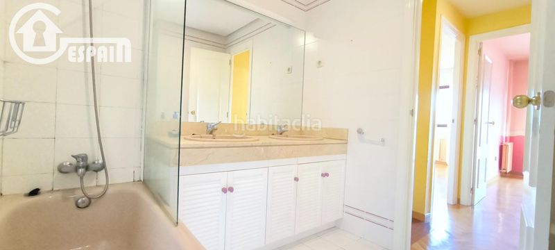 Foto f2741820-6cd5-4a14-a918-555a00517a0e. Dúplex amb calefacció aparcament piscina a Costillares Madrid