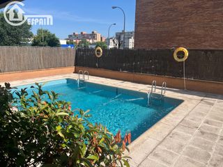Pis  Calle trompas. Piso en urbanización con piscina