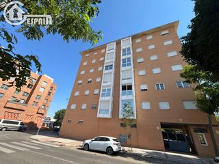 Pis  Calle trompas. Piso en urbanización con piscina