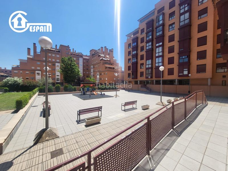 Foto f677e50a-c458-4e6a-881c-9ccd9ea5d174. Pis amb calefacció aparcament piscina a Cuatro Vientos Madrid