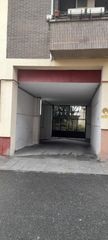 Miete Autoparkplatz in Centro-Manguilla. Plaza para coche grande a un minuto de la estación de renfe