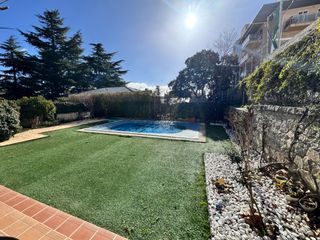 Chalet in Jardín de los Reyes-Parque Real. Exclusivo chalet independiente con vistas a la sierra en el zabu