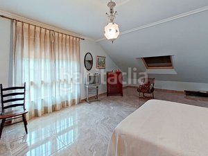 Foto 7db2792a-f741-441e-95ed-1cf9d2eb5ae4. Xalet amb xemeneia calefacció aparcament piscina a Escorial (El)
