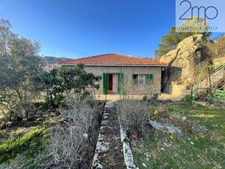 Xalet a Manzanares el Real. Chalet independiente en venta