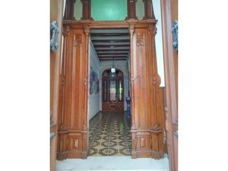 Casa en Malgrat de Mar. Casa pairal del 1900, para restaurar entera. debe conservarse la