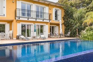 Xalet a Magaluf. Villa impresionante, nueva con piscina y vistas al mar torrenova