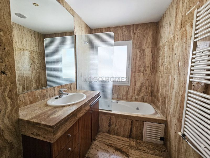 Foto ea717919-5d15-49e1-80d1-a56b72f1b102. Àtic amb calefacció aparcament a Son Armadams Palma de Mallorca