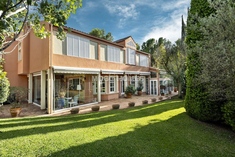 Foto cbb215bf-185c-4cb2-b397-2ec9ba8126c7. Xalet amb calefacció aparcament piscina a Son Vida Palma de Mallorca