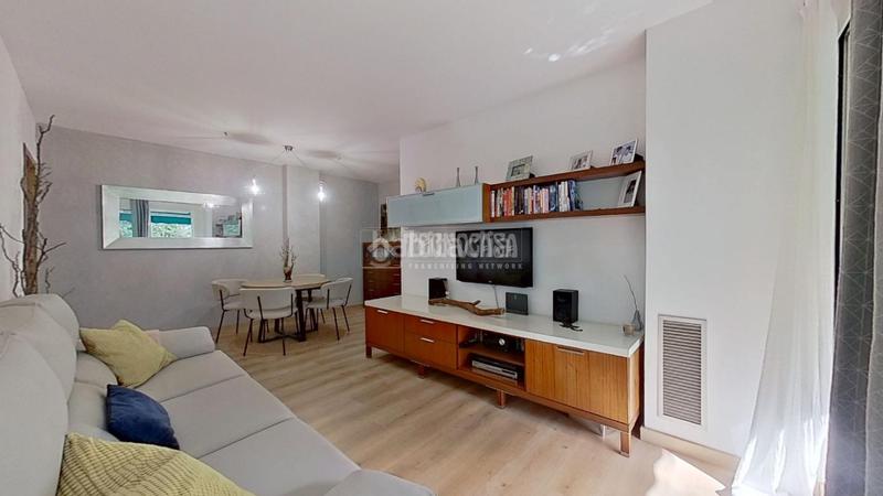 Foto c83c57a1-9986-40f9-851f-44cf8aa85930. Appartamento con piscina in Can Tiana Ripollet