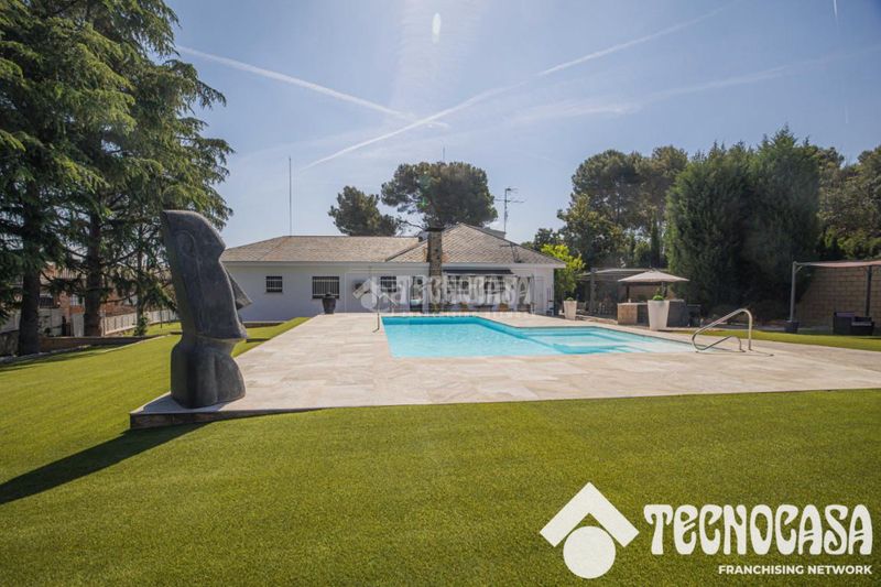 Foto 0705f8c1-94f9-49c2-99b8-823d2759036b. Casa amb aparcament a Canovelles