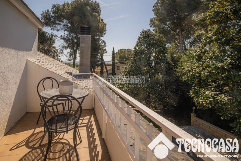 Foto 0926a680-6ab7-4dec-adfc-9aba0eb7439e. Casa amb aparcament a Canovelles