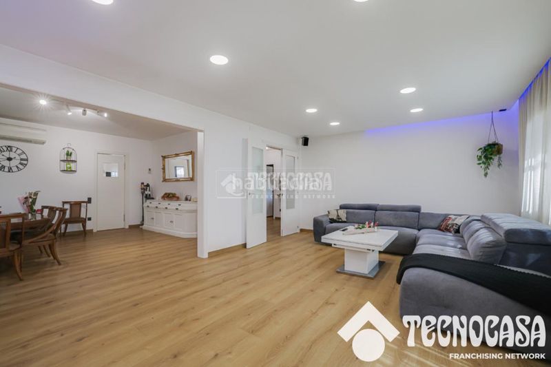 Foto 1095e0e5-e4f8-4434-8fff-640bef5683c1. Casa amb aparcament a Canovelles