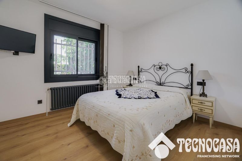 Foto 5be126cc-9029-47ac-af09-ee28148236f4. Casa amb aparcament a Canovelles