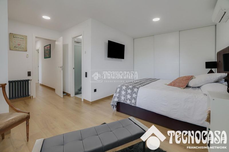 Foto 618d6f6e-00d3-4dc2-853c-77a84eb2ab27. Casa amb aparcament a Canovelles