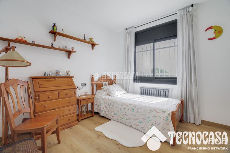 Foto b4ef05b6-3030-47d6-a905-47d89b12f659. Casa amb aparcament a Canovelles