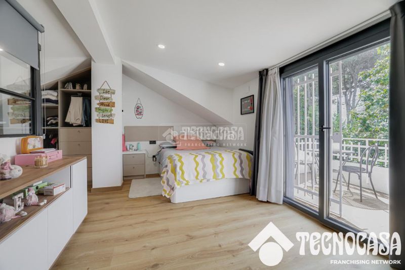 Foto bb063087-1f92-4412-940e-d86f40024118. Casa amb aparcament a Canovelles