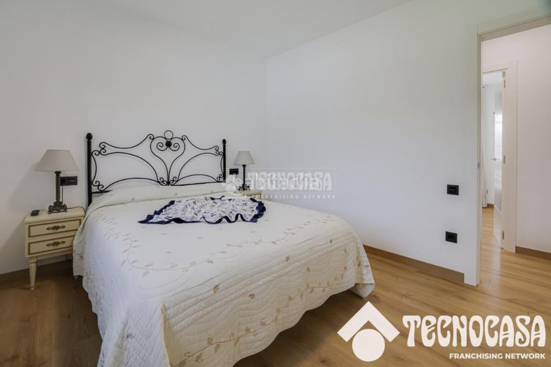 Foto bccb0c89-40e2-41d2-ad19-e55f790f0a3c. Casa amb aparcament a Canovelles