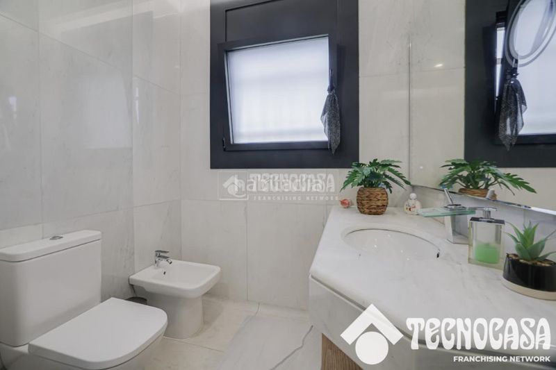 Foto dccd3588-8b7c-47c4-81d2-e2c076ca3674. Casa amb aparcament a Canovelles