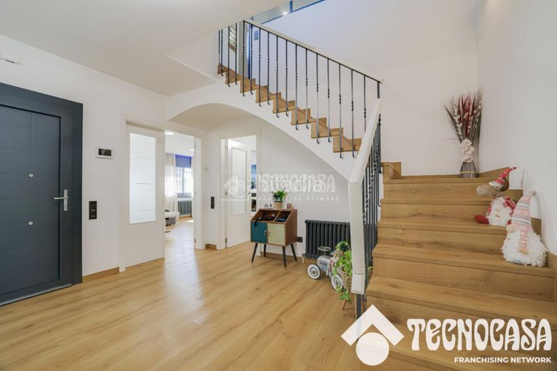 Foto ee4ca05b-4b7d-4b37-abc2-12238a025f7e. Casa amb aparcament a Canovelles