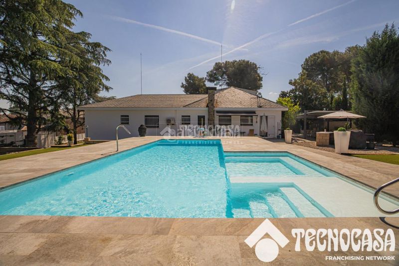 Foto f7962435-5171-44bc-88ca-1d58a9a40ed5. Casa amb aparcament a Canovelles