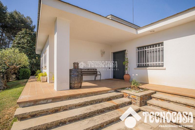 Foto fe4e65dc-b565-4819-9710-697b7f6f8001. Casa amb aparcament a Canovelles
