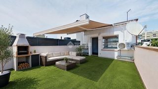 Casa aparellada a Centre-Cordelles. Casa en venta en cerdanyola del vallès