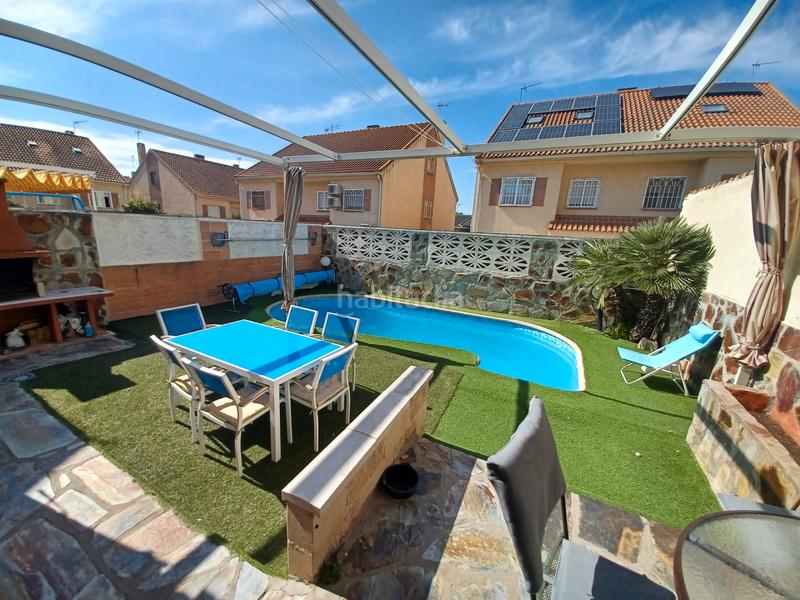 Foto 00801ce2-d045-4139-9523-930b7742e1d3. Casa bifamiliare con camino riscaldamento parcheggio piscina in Seseña