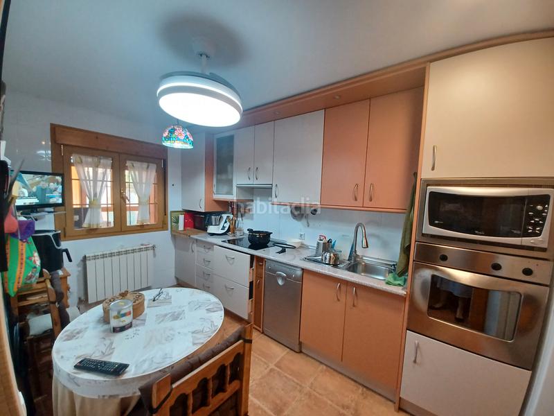 Foto 1905c650-8805-4507-9663-b5bf77d04fcf. Casa bifamiliare con camino riscaldamento parcheggio piscina in Seseña