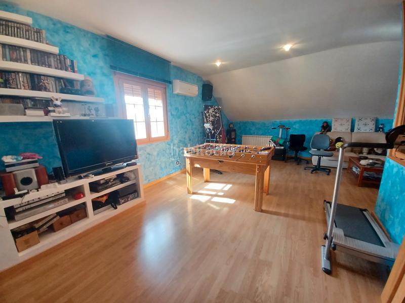 Foto 43017d4d-0e54-4a68-be0c-de4278853ae7. Casa bifamiliare con camino riscaldamento parcheggio piscina in Seseña